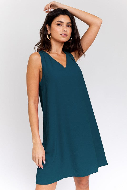 SLEEVELESS V-NECK DRESS